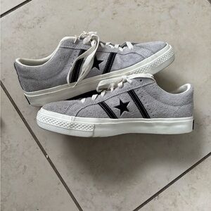 Only worn once grey converse one stars